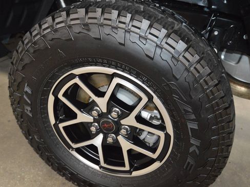 Used 2025 Jeep Gladiator Rubicon w/ Safety Group AWD/4WD image 29