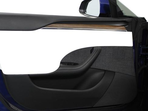 Used 2022 Tesla Model S Plaid image 7