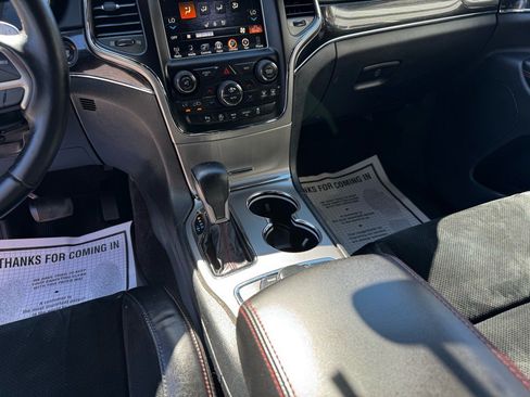 Used 2017 Jeep Grand Cherokee Trailhawk AWD/4WD image 12