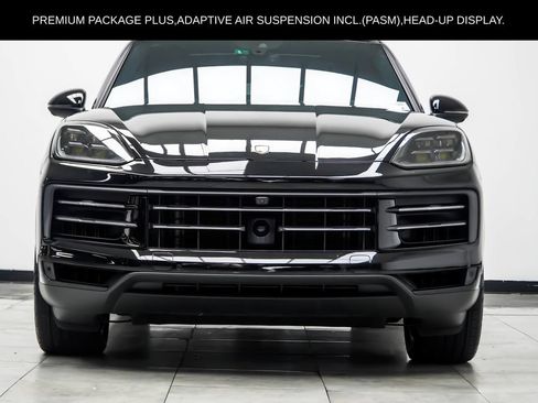 Used 2024 Porsche Cayenne AWD/4WD image 8