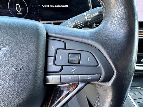 Used 2024 Cadillac Escalade Luxury AWD/4WD image 39