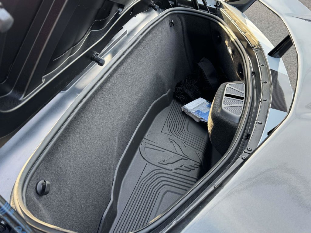 Used 2022 Chevrolet Corvette Stingray Premium Conv w/ Z51 Performance Package RWD image 18