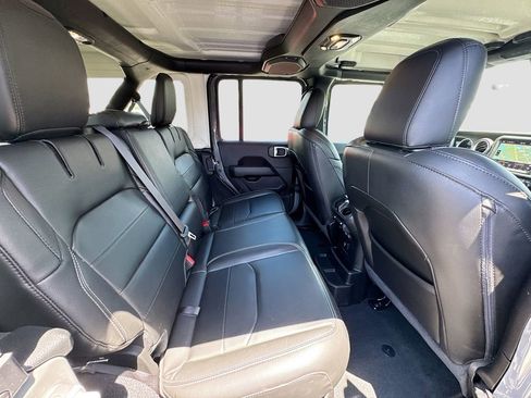 Used 2022 Jeep Wrangler Unlimited Sahara w/ Dual Top Group AWD/4WD image 31