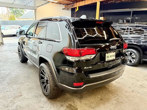 Used 2021 Jeep Grand Cherokee Laredo AWD/4WD image 6