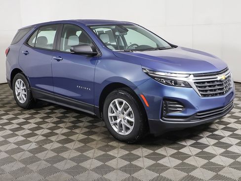 Used 2024 Chevrolet Equinox LS w/ Driver Confidence II Package image 2
