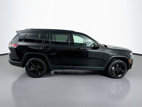 Used 2024 Jeep Grand Cherokee L Altitude AWD/4WD image 5