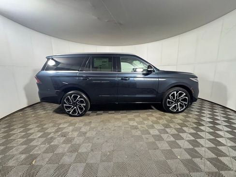 New 2026 Lincoln Navigator Reserve AWD/4WD image 6