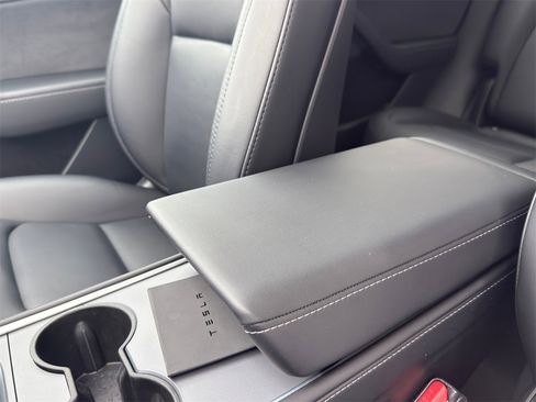 Used 2022 Tesla Model Y Performance image 23