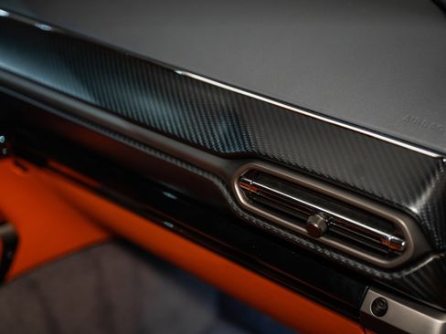 Used 2025 Aston Martin V8 Vantage Coupe image 34