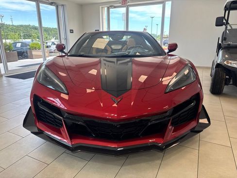 Used 2024 Chevrolet Corvette Z06 w/ Z07 Performance Package RWD image 2