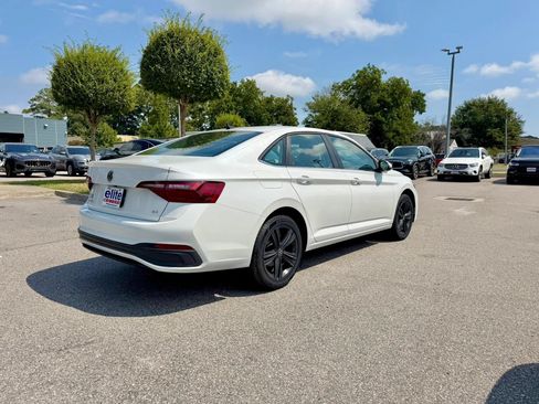 Used 2023 Volkswagen Jetta SE w/ Panoramic Sunroof Package FWD image 7