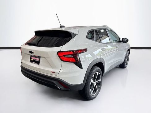 New 2026 Chevrolet Trax RS w/ Sunroof Package FWD image 5