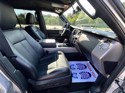 Used 2017 Ford Expedition Limited RWD image 16