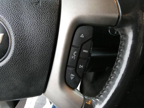 Used 2011 Chevrolet Silverado 2500 LT w/ Interior Plus Package AWD/4WD image 13