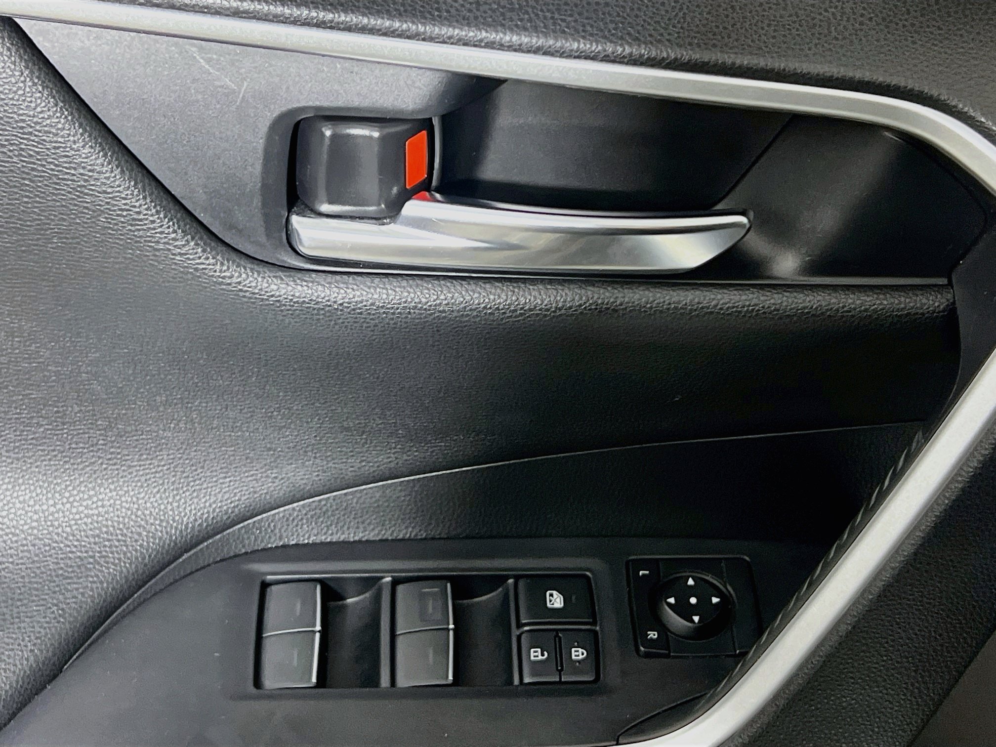 Used 2022 Toyota RAV4 XSE AWD/4WD image 16