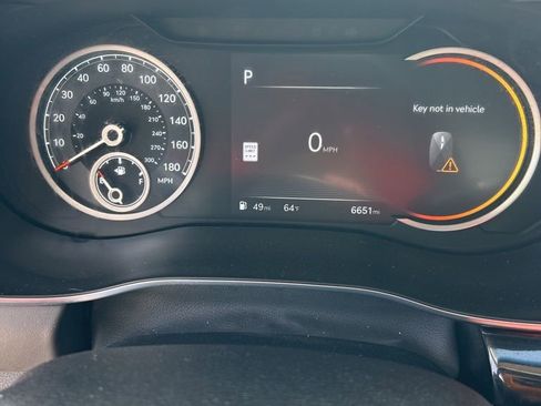 Used 2025 Genesis G70 2.5T image 9