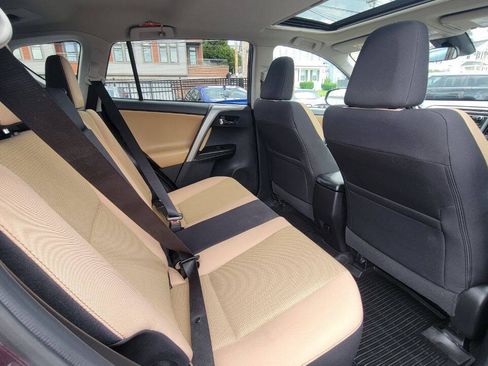 Used 2018 Toyota RAV4 XLE AWD/4WD image 25