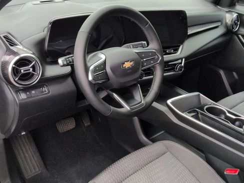 Used 2025 Chevrolet Equinox LT FWD image 11