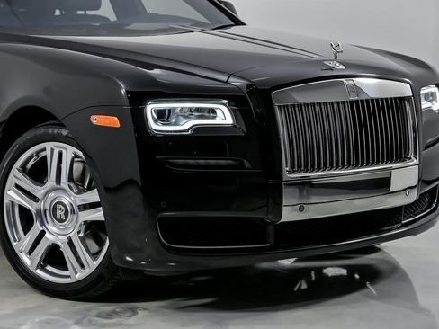 Used 2017 Rolls-Royce Ghost image 3