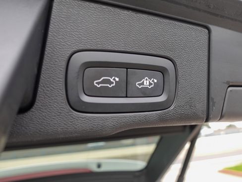 Used 2023 Volvo XC60 B5 Plus image 25