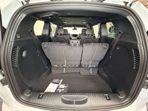 New 2027 Chrysler Pacifica Select FWD image 8