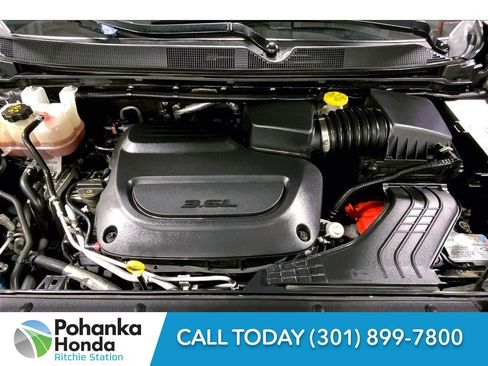 Used 2022 Chrysler Pacifica Touring-L image 9