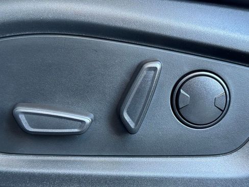 Used 2024 Ford Explorer XLT w/ Equipment Group 202A image 19