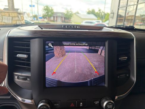 Used 2021 RAM 2500 Laramie w/ Chrome Appearance Group RWD image 17