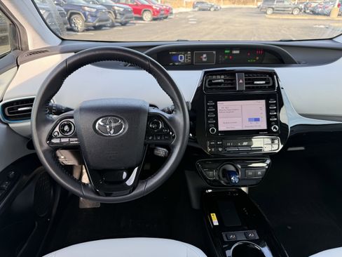 Used 2022 Toyota Prius XLE image 16