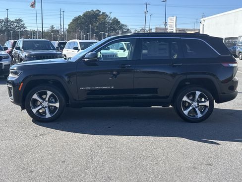 New 2026 Jeep Grand Cherokee Limited w/ Luxury Tech Group II image 7