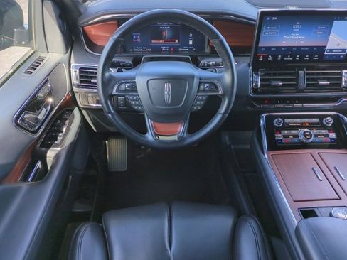 Used 2024 Lincoln Navigator L Premiere image 16