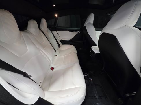 Used 2021 Tesla Model S Performance image 41