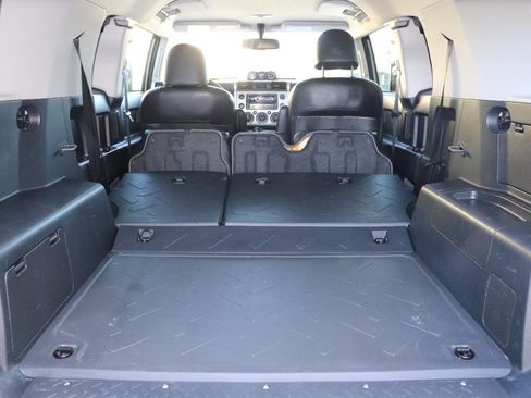 Used 2010 Toyota FJ Cruiser 4WD image 40