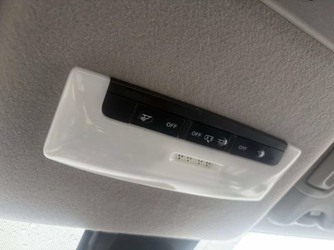 Used 2024 Nissan Versa SR FWD image 27
