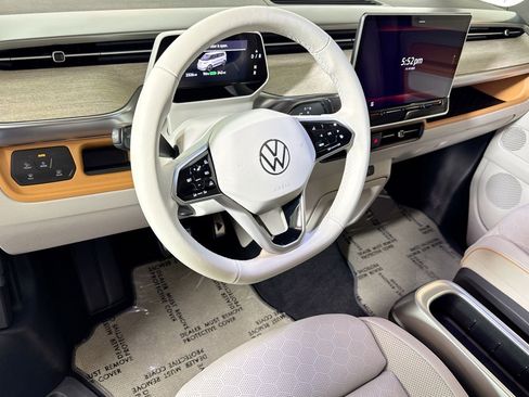 Used 2025 Volkswagen ID. Buzz 1st Edition image 9