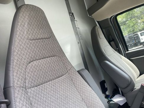 New 2025 Chevrolet Express 4500 4500 Series w/ Power Convenience Package image 31