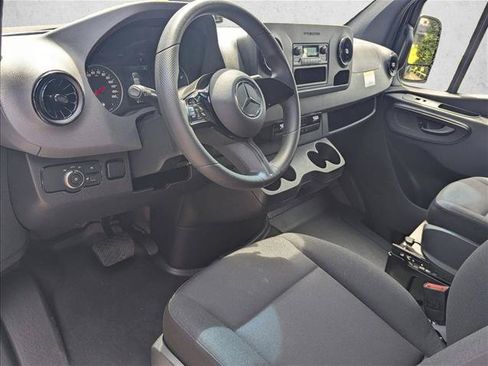 Used 2025 Mercedes-Benz Sprinter 2500 image 9