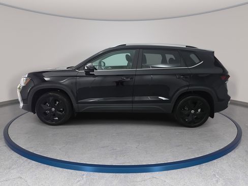 New 2026 Volkswagen Taos SE FWD image 8