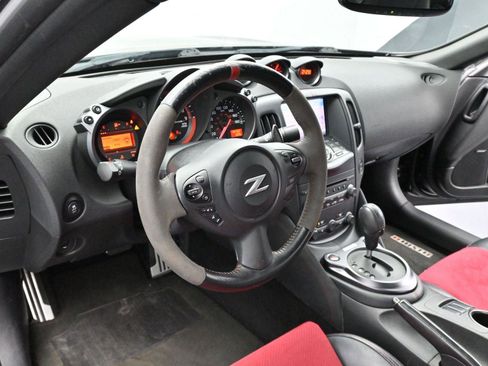 Used 2017 Nissan 370Z NISMO image 12
