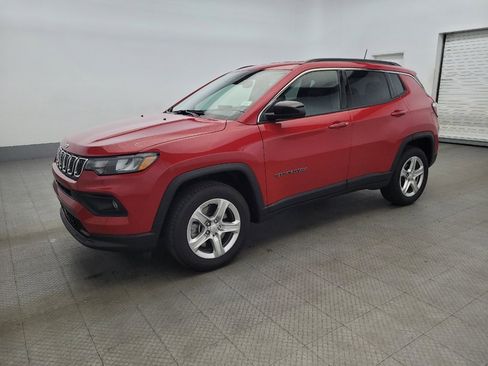 Used 2024 Jeep Compass Latitude image 2