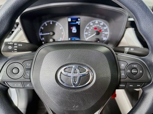 Used 2025 Toyota Corolla Cross L FWD image 16