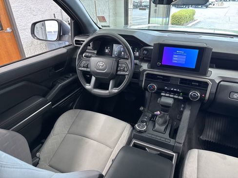 Certified 2024 Toyota Tacoma SR5 AWD/4WD image 44