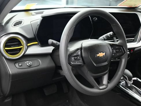 Used 2024 Chevrolet Trax LT FWD image 14