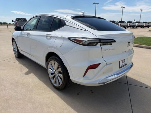 Used 2025 Buick Envista Avenir FWD image 3