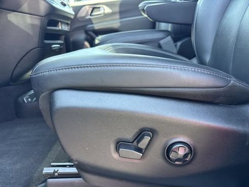 Used 2025 Chrysler Pacifica Select FWD image 15