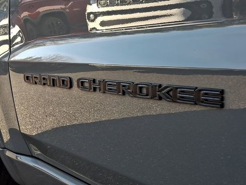 Used 2020 Jeep Grand Cherokee Altitude image 34