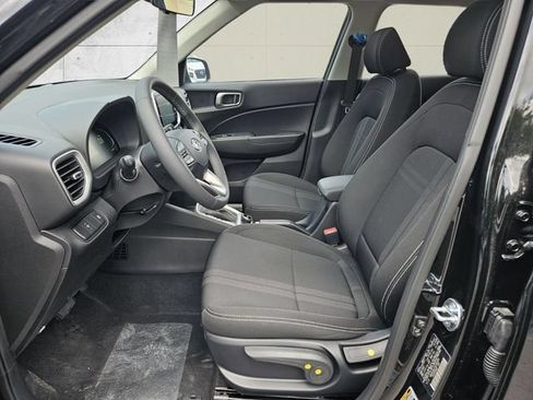 Certified 2025 Hyundai Venue SEL FWD image 6