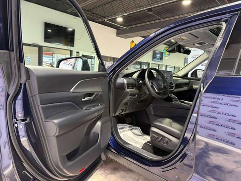 Used 2025 Toyota Grand Highlander AWD image 25