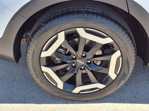 Used 2024 Kia Telluride EX image 9