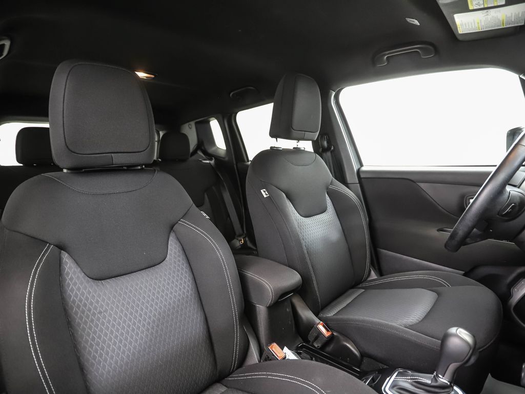 Used 2021 Jeep Renegade Latitude AWD/4WD image 32